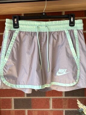 Nike Running Shorts Women's
Medium Two Tone Teal Grey Lined
Logo Athletic‎
